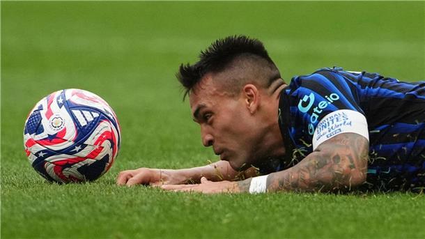 In der Nachspielzeit: Inter feiert ersten Sieg bei Club-WM Erst am Boden, dann Torschütze zum 1:1: Inter Mailands Lautaro Martinez.