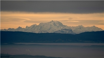 Erst kürzlich ging am Montblanc eine Lawine ab und verschüttete möglicherweise mehrere Skifahrer. Nun starben zwei Deutsche durch herabfallendes Gletschereis.