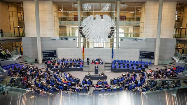 Das unfertige Heizungsgesetz - noch viele Knackpunkte Erste Lesung zur Änderung des Gebäudeenergiegesetzes - Robert Habeck spricht im Bundestag.