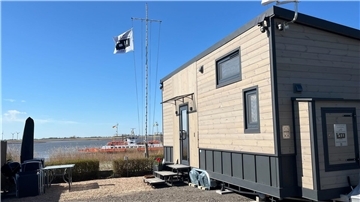 Neue Tiny Houses entstehen auf dem Campingplatz Weserhenne in Sandstedt direkt am Fähranleger. 