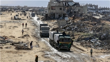 Erstmals seit Monaten lässt Israel humanitäre Hilfe in größerem Stil in den Gazastreifen. 