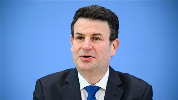 Mindestlohn: Heil rechnet 2024 mit deutlicher Steigerung Erwartet von der Mindestlohnkommission im Sommer einen Vorschlag: Hubertus Heil.