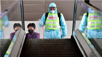Erweiterte Maßnahmen in China: Die Zahl der Ansteckungen ist am heutigen Freitag stark gestiegen. Auch in Deutschland sind die Menschen alarmiert.