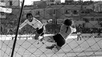 Erwin Kostedde war der erste farbige Fußball-Nationalspieler Deutschlands. Letztlich wird er drei Mal berufen.