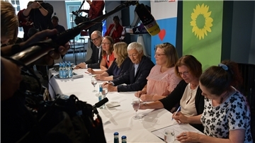 Es gab zwar keine klassische Sonntagsfrage, aber einen Blick auf die Parteisympathien. Die SPD liegt vor CDU und Grünen. Allerdings ist der Anteil derer, die sich nicht klar äußerten, sehr hoch.