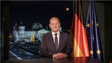 Es gehe „ein schweres Jahr zu Ende“, so Kanzler Olaf Scholz. Hier bei der Neujahrsansprache im Kanzleramt.