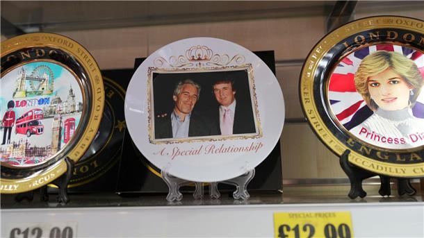 Trump beim König: Fünf unbequeme Themen reisen mit Es gibt Spekulationen um Epstein und Trump (Archivbild).