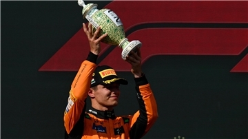 Es ist der erste Grand-Prix-Sieg für Oscar Piastri.