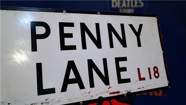 Schild der berühmten Penny Lane wieder aufgetaucht „Es ist großartig zu sehen, dass etwas von so großer Bedeutung nach fast einem halben Jahrhundert endlich zurückgekehrt ist an seinen rechtmäßigen Platz“, sagt Bürgermeister Steve Rotheram.