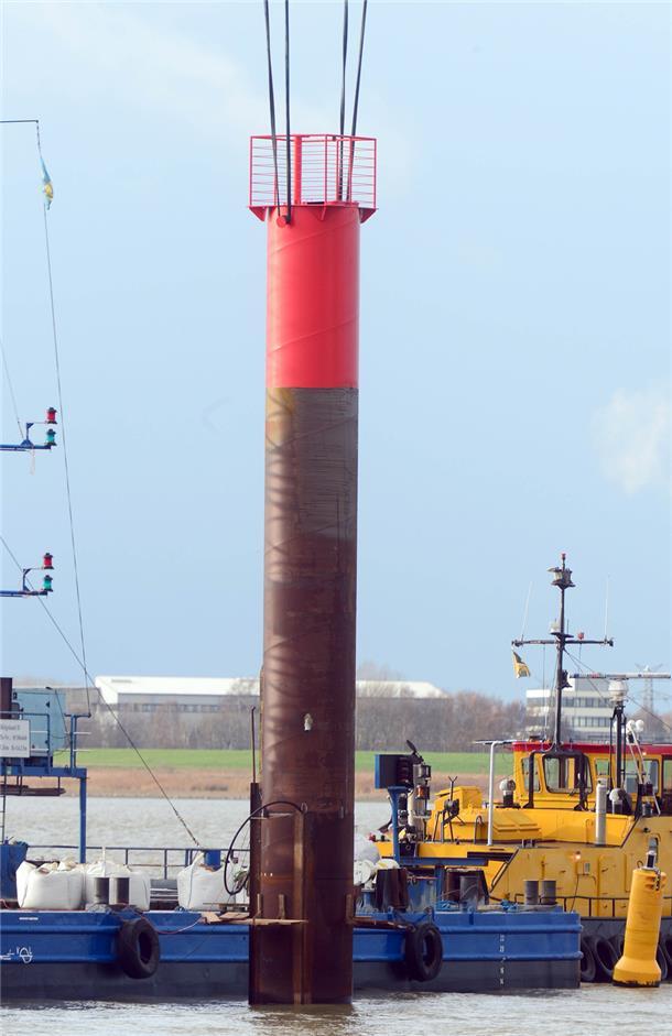 So sieht der neue Leuchtturm an der einstigen Nordmole aus Es ist zwar kein Vergleich zum alten Signalfeuer, doch zumindest soll der neue Turm für Sicherheit sorgen.