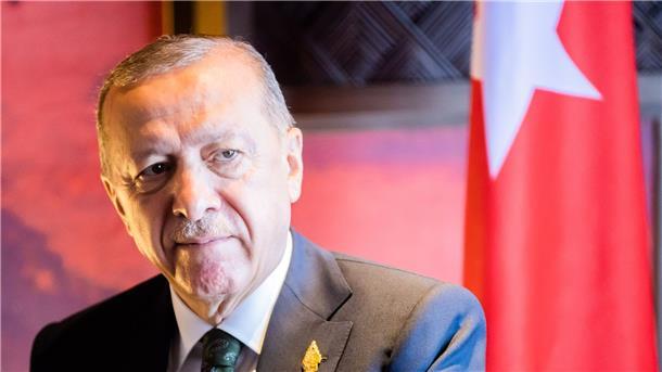 Erdogan erwägt Bodenoffensive gegen kurdische Milizen „Es muss entschieden werden, wie viele Kräfte sich von den Bodentruppen beteiligen müssen, und dann werden Schritte unternommen“: Präsident Recep Tayyip Erdogan.