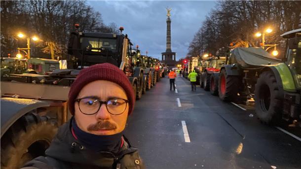Es sind 3 Grad in Berlin und es weht ein kalter Wind. Warm anziehen heißt es deshalb.