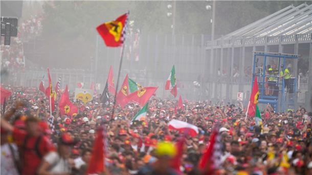 Es sind diese Bilder, die für den Mythos Monza sorgen. 