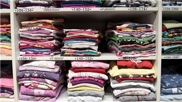 Es wird auch Kinderbekleidung gesucht.