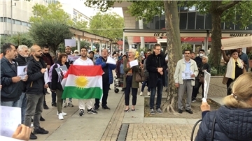 Etwa 300 Iraner leben derzeit in Bremerhaven. Einige von ihnen versammelten sich am Freitag zu Protesten.