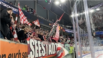 Etwa 700 Fans der Fischtown Pinguins reisen mit dem Sonderzug nach Dresden.