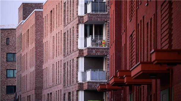 Steigende Mieten locken Kapitalanleger in Immobilienmarkt Etwas gesunkene Zinsen und steigende Mieten machen Immobilieninvestments attraktiv (Archivbild)