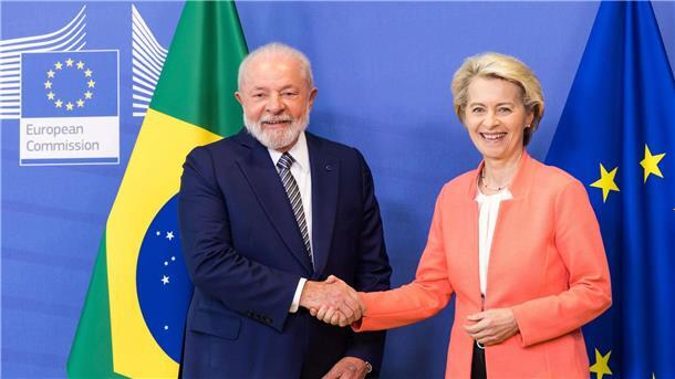 Ringen um EU-Mercosur-Deal: Neues Ziel lautet Ende 2023 EU-Kommissionspräsidentin Ursula von der Leyen begrüßt den brasilianischen Präsidenten Luiz Inácio Lula da Silva in Brüssel.