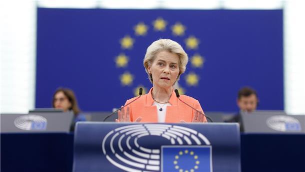 EU-Parlament stimmt weitreichenden Klimaschutzgesetzen zu EU-Kommissionspräsidentin Ursula von der Leyen im Europäischen Parlament in Straßburg.