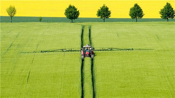 Von der Leyen will Pestizid-Vorschlag zurückziehen EU-Kommissionspräsidentin Ursula von der Leyen überdenkt ein Gesetz zum Pestizideinsatz in der Landwirtschaft.
