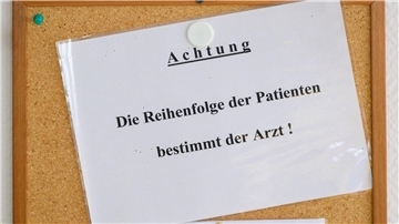 Eugen Brysch, Vorstand der Deutschen Stiftung Patientenschutz, fordert, „Qualität und Erreichbarkeit der Praxen endlich extern zu überprüfen“.