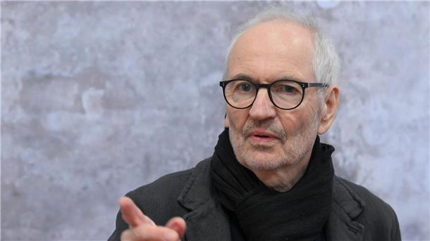 Eugen Ruge legt mit „Pompeji“ einen  Roman vor, der auch Fragen an die Gegenwart stellt.