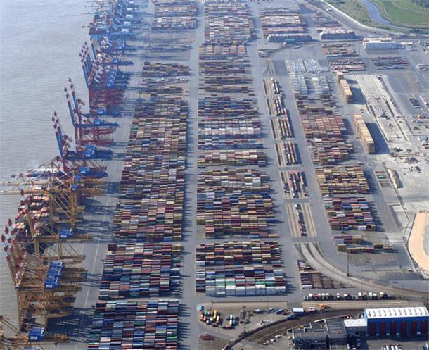 Eurogate beauftragt die Telekom damit, auf dem Containerterminal ein eigenes Mobilfunknetz aufzubauen. Es soll auch bei der Automatisierung zum Einsatz kommen. 