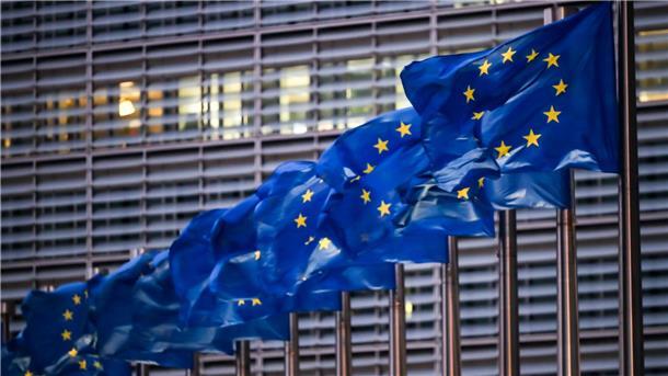 Europaflaggen vor dem Sitz der EU-Kommission in Brüssel.