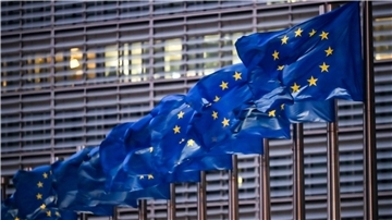 Europaflaggen vor dem Sitz der EU-Kommission in Brüssel.