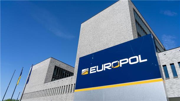 Schlag gegen russisch-eurasischen Geldwäscher-Ring Europol ist die EU-Polizeibehörde mit Sitz in Den Haag.