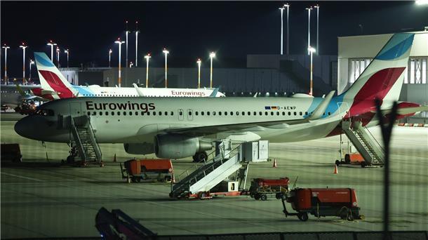 Streik bei Eurowings: Fast Hälfte der Flüge soll ausfallen Eurowings-Maschinen auf dem Flughafen Hamburg.
