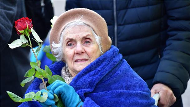 Holocaust-Überlebende Éva Fahidi-Pusztai gestorben Eva Fahidi wurde als 18-Jährige nach Auschwitz deportiert.