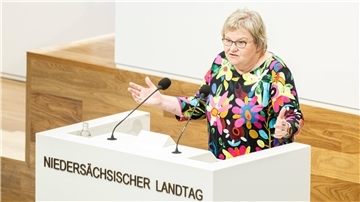 Eva Viehoff, Grüne, spricht im Niedersächsischen Landtag.