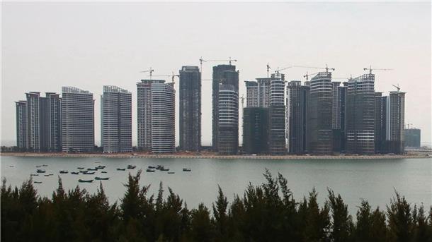 Evergrande-Gebäude auf der künstlichen Insel Haihua im chinesischen Danzhou.