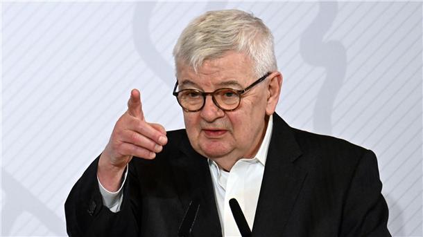 Die Sehnsucht nach dem besseren Deutschland Ex-Außenminister Joschka Fischer kann sich für sich keine Auswanderung aus Deutschland vorstellen. (Archivbild)