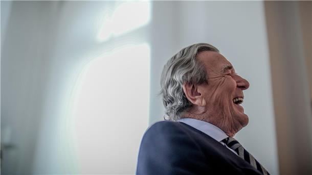 Schröder wird 80: Kein Verstecken mehr Ex-Bundeskanzler Gerhard Schröder (SPD) wird heute 80 Jahre alt.