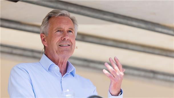 Ex-Bundespräsident Wulff ruft junge Leute zum Politikmachen auf. 
