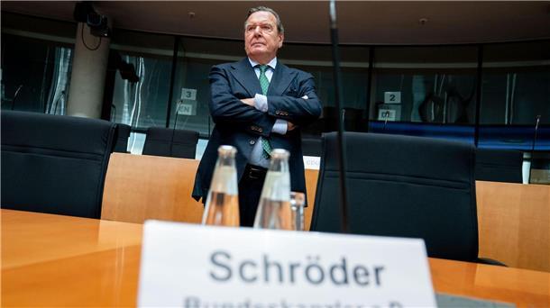 Gerhard Schröder per Video Zeuge im Untersuchungsausschuss Ex-Kanzler Gerhard Schröder soll per Video zugeschaltet werden. (Archivbild)