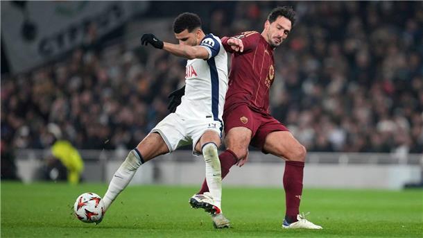 Hummels erst unglücklich, dann mit Last-Minute-Ausgleich Ex-Nationalspieler Mats Hummels (r) traf für die Roma gegen Tottenham.