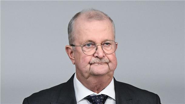 Wiedeking: Keine Kenntnis von Abgasmanipulationen Ex-Porsche-Chef Wendelin Wiedeking im Oberlandesgericht Stuttgart.