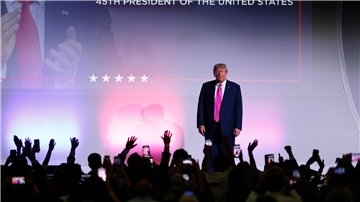 Ex-Präsident Donald Trump bei einer Veranstaltung im US-Bundesstaat Michigan. Dort sollen einige seiner Anhänger 2020 versucht haben, die Wahlen zu beeinflussen.