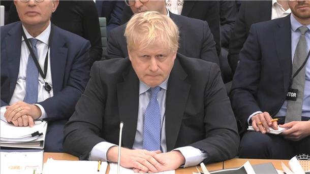 „Hand aufs Herz“: Johnson kämpft um politische Zukunft Ex-Premier Boris Johnson sagt vor dem Privilegienausschuss des Unterhauses in London aus.