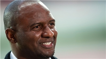 Ex-Weltmeister Vieira braucht einen neuen Trainerjob.