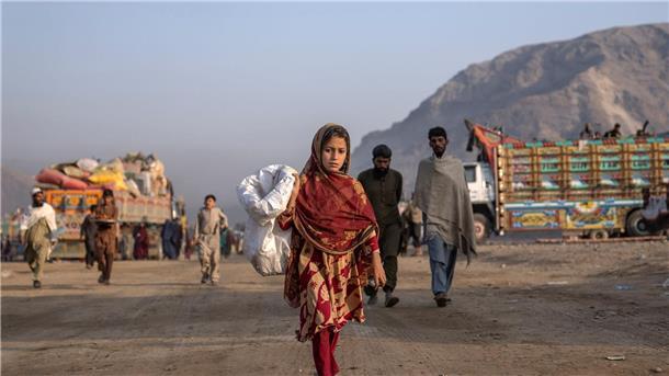 UN: Halbe Million Afghanen haben Pakistan verlassen Experten der Vereinten Nationen haben die pakistanische Regierung zum Schutz afghanischer Flüchtlinge in ihrem Land aufgerufen.