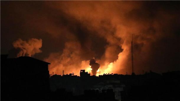 Hamas behauptet: Israelische Bodeneinsätze im Gazastreifen Explosionen im nördlichen Gazastreifen, verursacht durch israelische Luftangriffe.