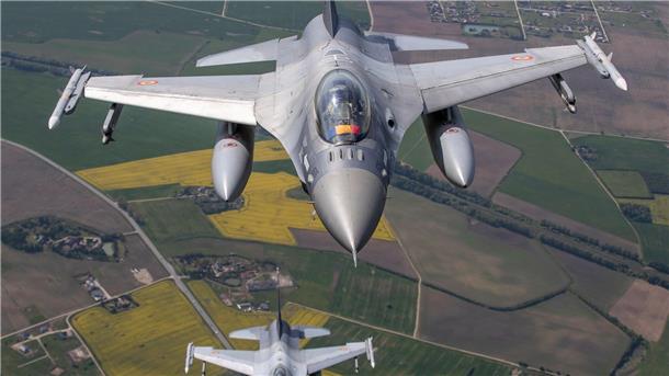 Selenskyj: Kampfjets wären Zeichen für Russlands Scheitern F-16-Kampfflugzeuge der portugiesischen und rumänischen Luftwaffe überwachen den Luftraum über dem Baltikum.