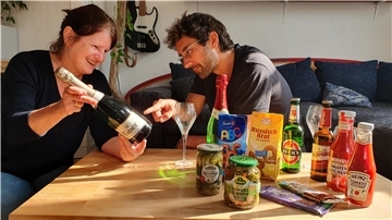 Faber oder Rotkäppchen: Beim Sekttest sind sich Heike Leuschner und Martin Rost einig: „Unterschiede schmeckt man kaum.“