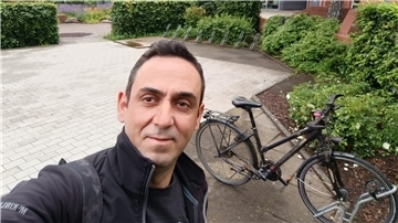 Facharbeiter Ali Razavi (Foto) nach Griechenland abgeschoben. Kollegen und Arbeitgeber sind entsetzt.