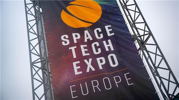 Raumfahrtbranche zeigt neue Technologien bei Messe in Bremen Fachleute aus der internationalen Raumfahrtbranche treffen sich auf der Messe Space Tech Expo Europe in Bremen.