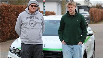 Fahrlehrer Thomas Rocksien (links) und Mats Jonas.